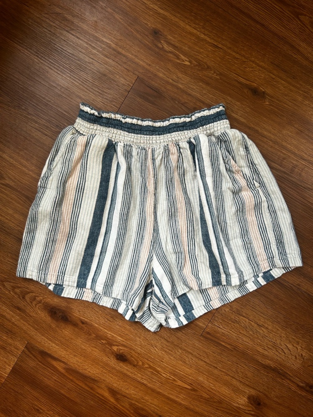 Universal Thread Striped Elastic-Waist Pull-on Women’s Shorts S